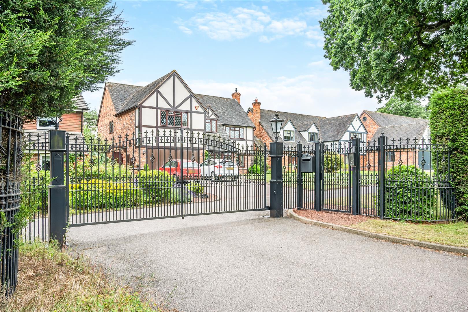 33 Aldridge Road, Little Aston, B74 3BQ Aston Knowles